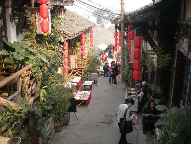 300余人参与 撸起袖管献爱心
